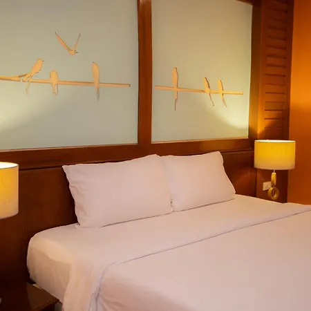 Baumanburi Hotel Patong Exterior photo