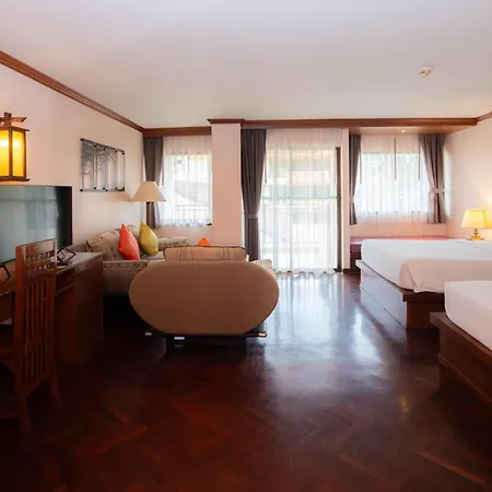 Baumanburi Hotel Patong Exterior photo
