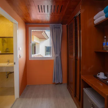 Baumanburi Hotel Patong Exterior photo