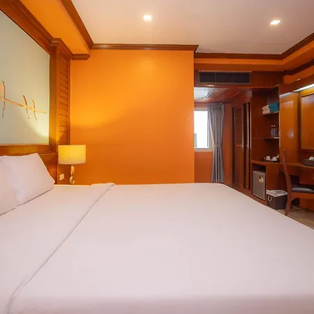 Baumanburi Hotel Patong Exterior photo