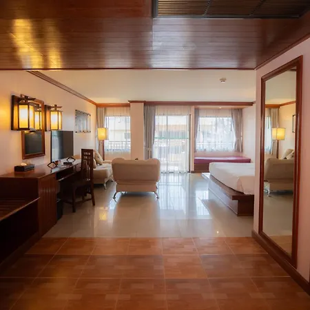 Baumanburi Hotel Patong Exterior photo