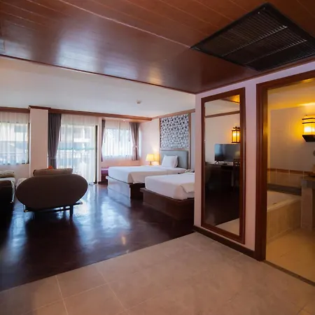 Baumanburi Hotel Patong Exterior photo