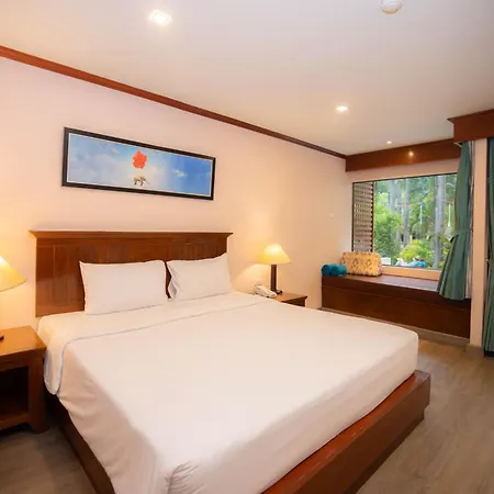 Baumanburi Hotel Patong Exterior photo
