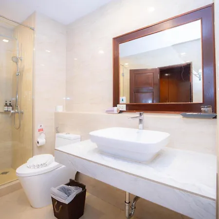 Baumanburi Hotel Patong Exterior photo