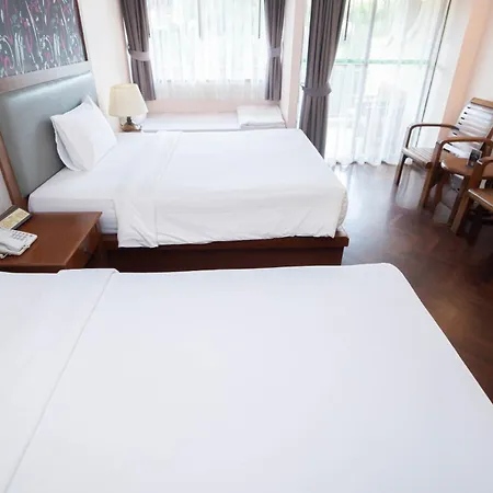 Baumanburi Hotel Patong Exterior photo