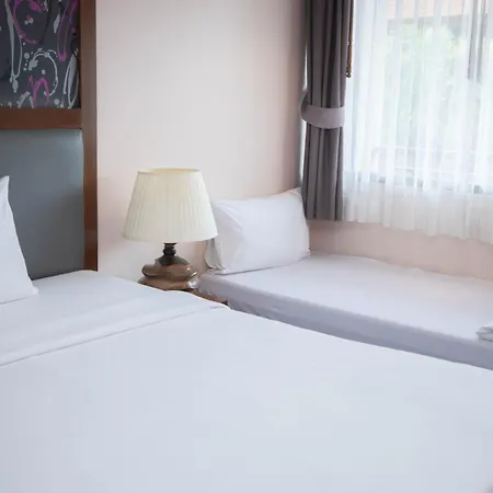 Baumanburi Hotel Patong Exterior photo