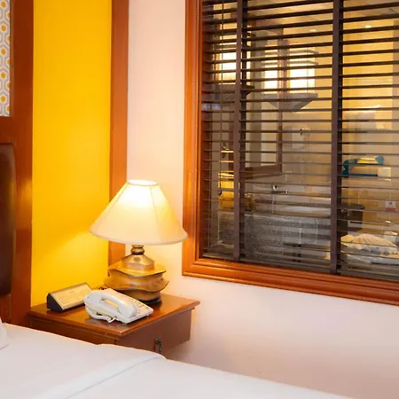 Baumanburi Hotel Patong Exterior photo