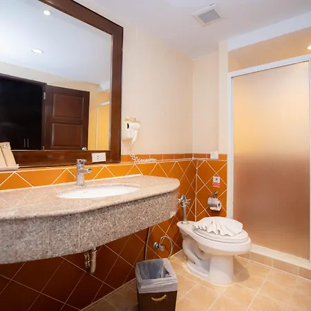 Baumanburi Hotel Patong Exterior photo