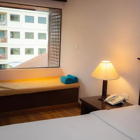 Baumanburi Hotel Patong Exterior photo