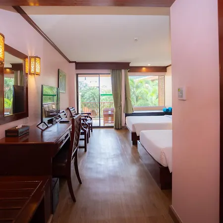 Baumanburi Hotel Patong Exterior photo