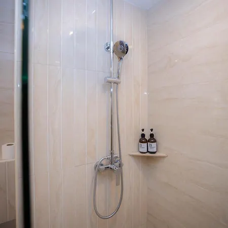 Baumanburi Hotel Patong Exterior photo