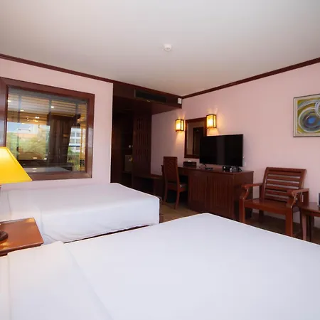 Baumanburi Hotel Patong Exterior photo