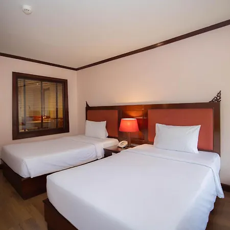 Baumanburi Hotel Patong Exterior photo