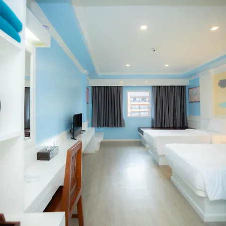 Baumanburi Hotel Patong Exterior photo